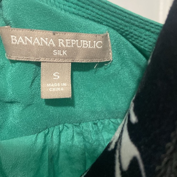 Banana Republic silk button up sleeveless blouse - Picture 4 of 5
